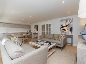 Pass the Keys Stunning coach house in central Bath with parking